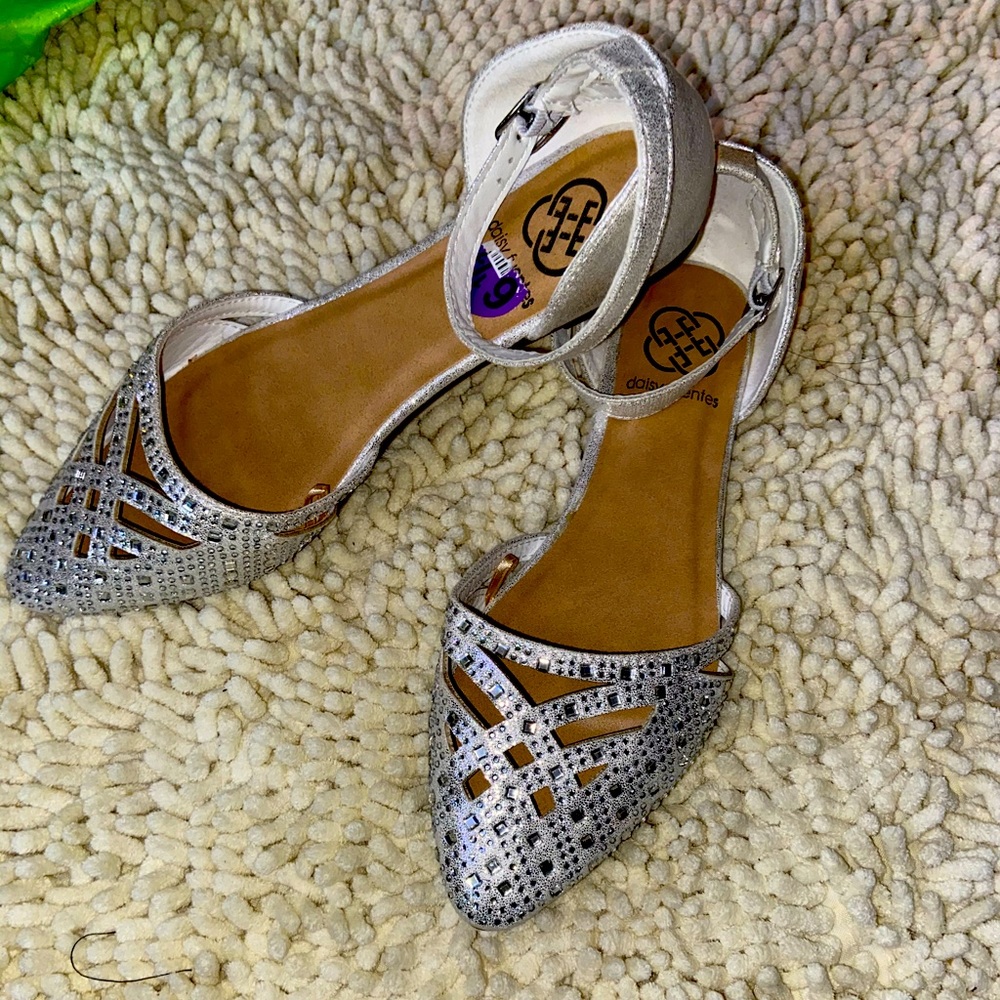 Daisy Fuentes sandals